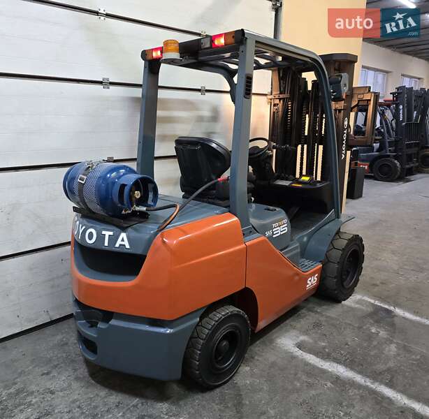 Вилочний навантажувач Toyota 02-8FGJF35 2008 в Києві