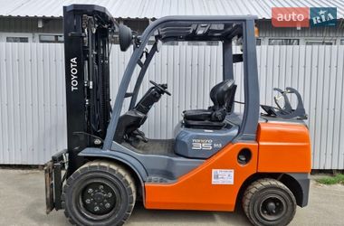 Вилочний навантажувач Toyota 02-8FGJF35 2012 в Києві