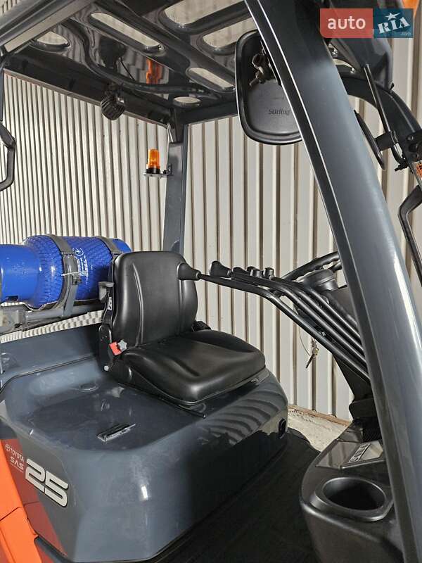 Вилочный погрузчик Toyota 32FG-25 2017 в Киеве