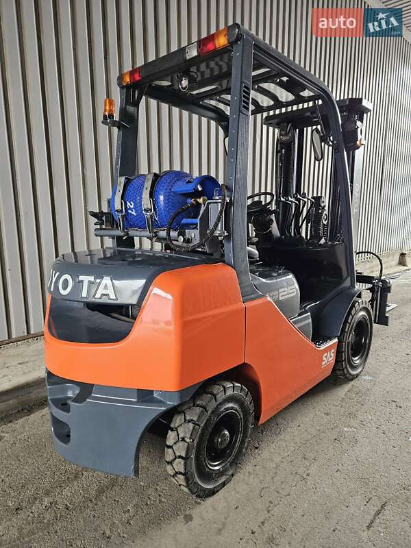 Вилочный погрузчик Toyota 32FG-25 2017 в Киеве