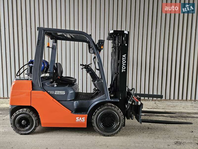 Вилочный погрузчик Toyota 32FG-25 2017 в Киеве