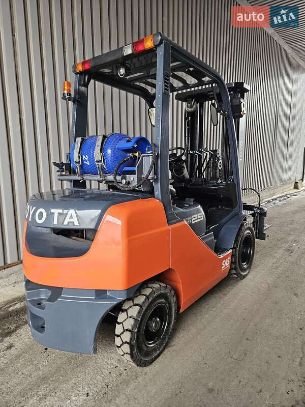 Вилочный погрузчик Toyota 32FG-25 2017 в Киеве