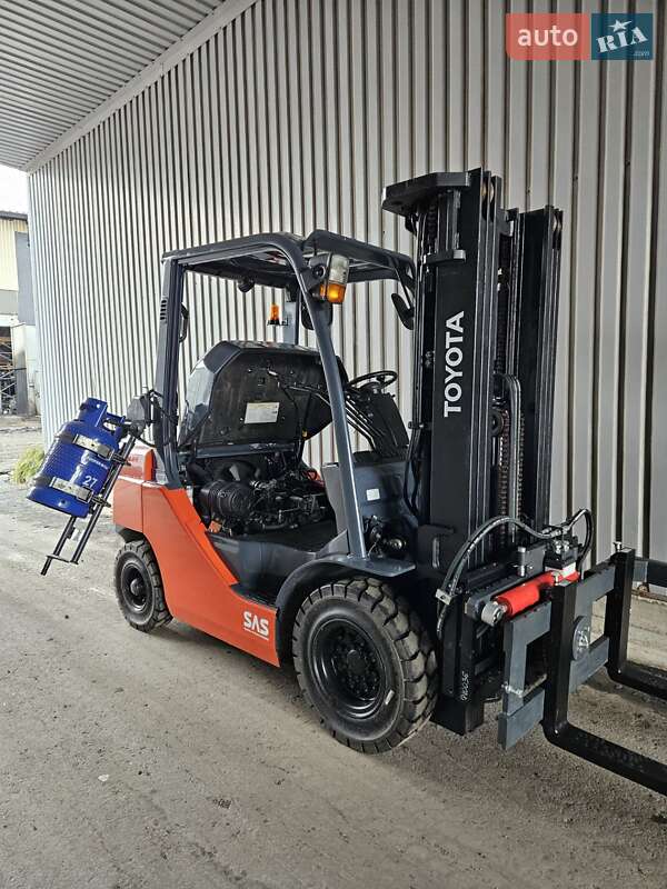 Вилочный погрузчик Toyota 32FG-25 2017 в Киеве