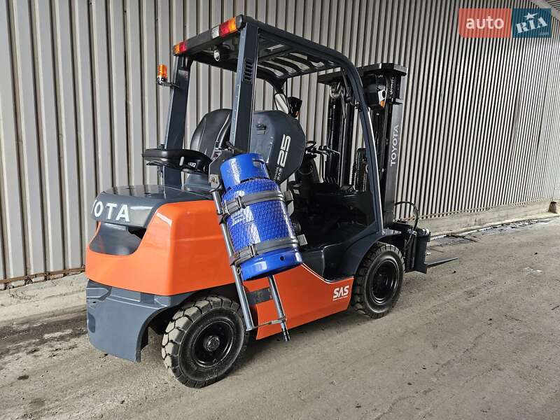 Вилочный погрузчик Toyota 32FG-25 2017 в Киеве