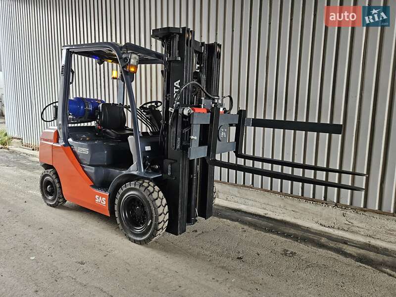 Вилочный погрузчик Toyota 32FG-25 2017 в Киеве