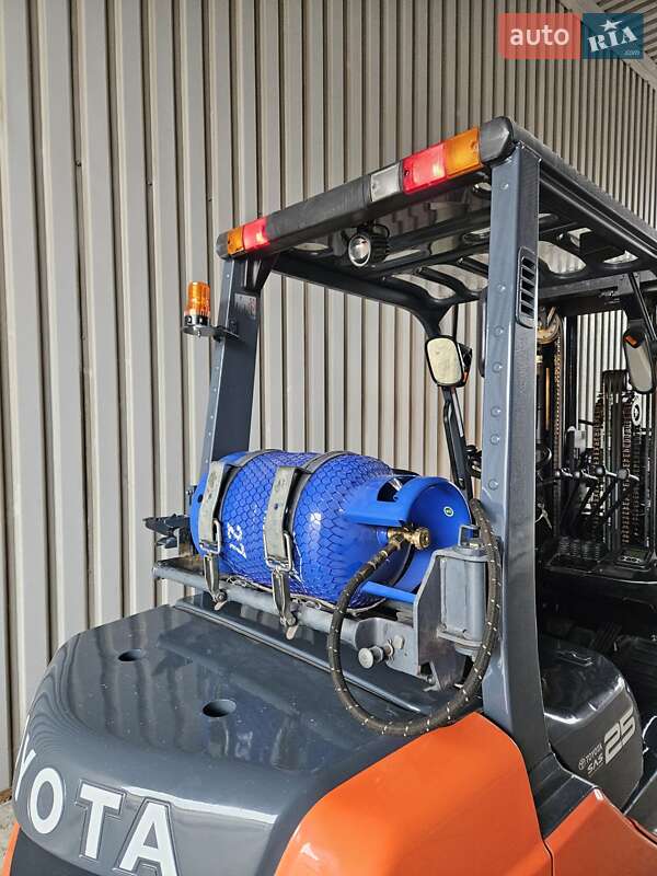 Вилочный погрузчик Toyota 32FG-25 2017 в Киеве