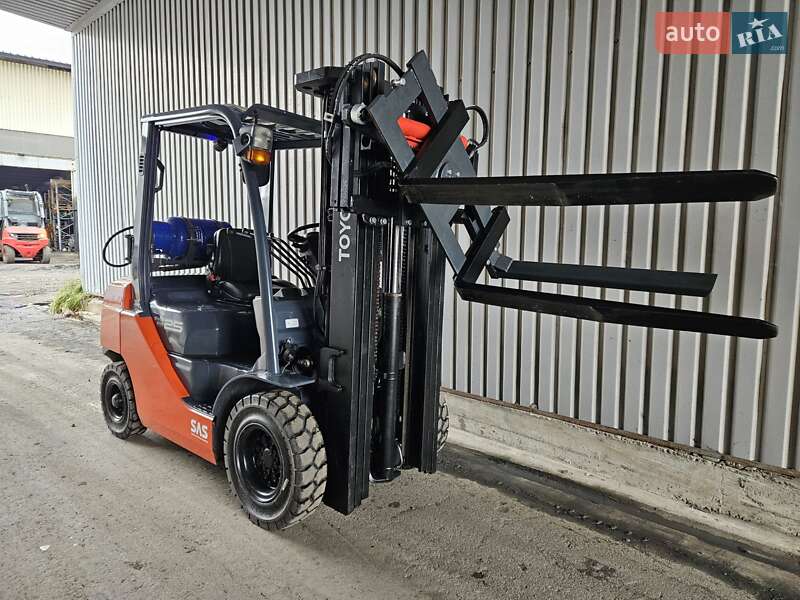 Вилочный погрузчик Toyota 32FG-25 2017 в Киеве