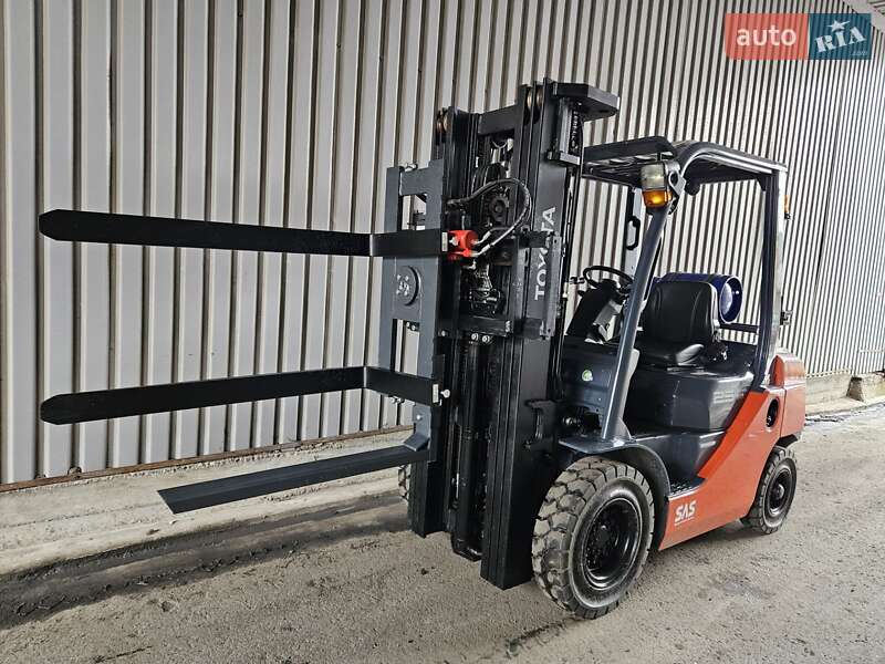 Вилочный погрузчик Toyota 32FG-25 2017 в Киеве
