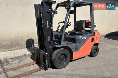 Вилочний навантажувач Toyota 32FG-25 2014 в Одесі