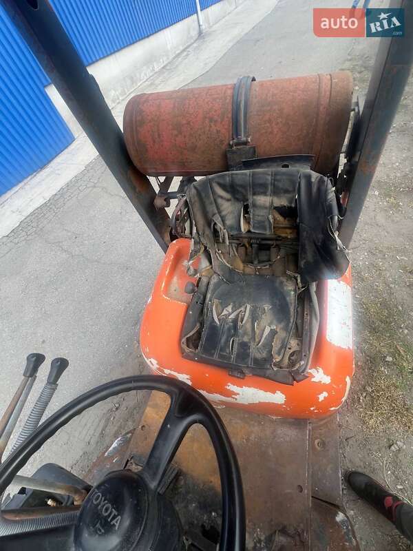 Вилочный погрузчик Toyota 42-6FGF15 2000 в Днепре