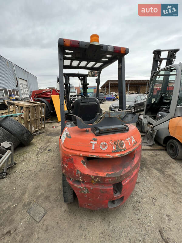 Вилочный погрузчик Toyota 42-6FGF25 1999 в Луцке