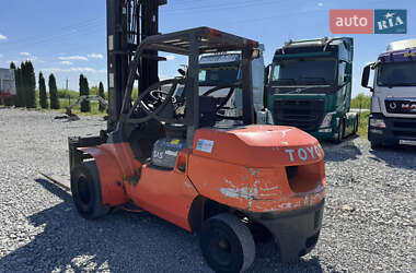 Вилочный погрузчик Toyota 42-7FDF35 2009 в 