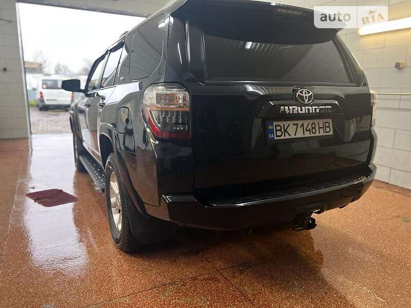 Позашляховик / Кросовер Toyota 4Runner 2017 в Рівному