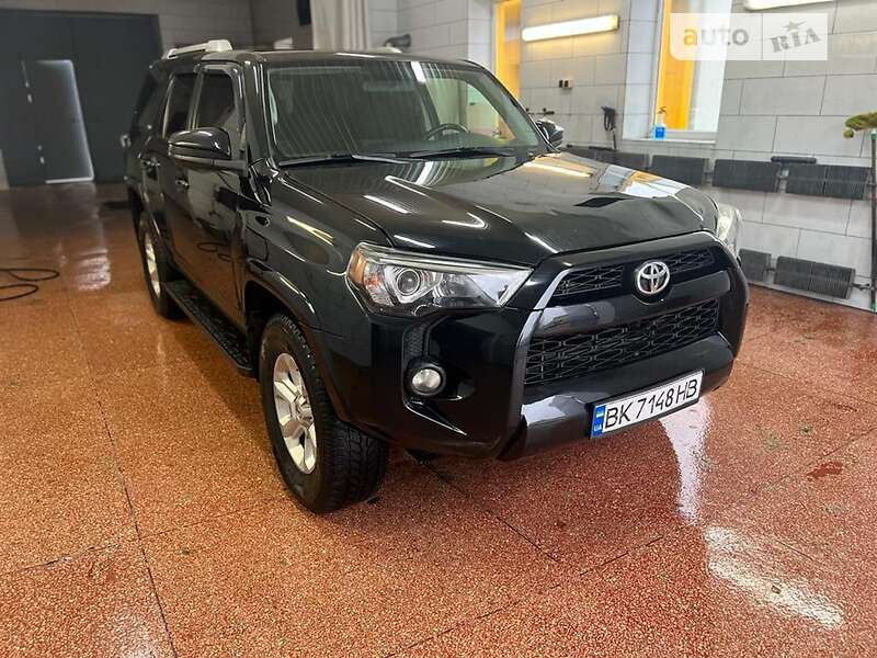 Позашляховик / Кросовер Toyota 4Runner 2017 в Рівному
