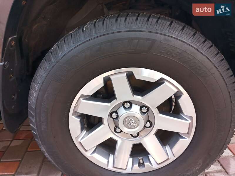 Внедорожник / Кроссовер Toyota 4Runner 2015 в Лубнах