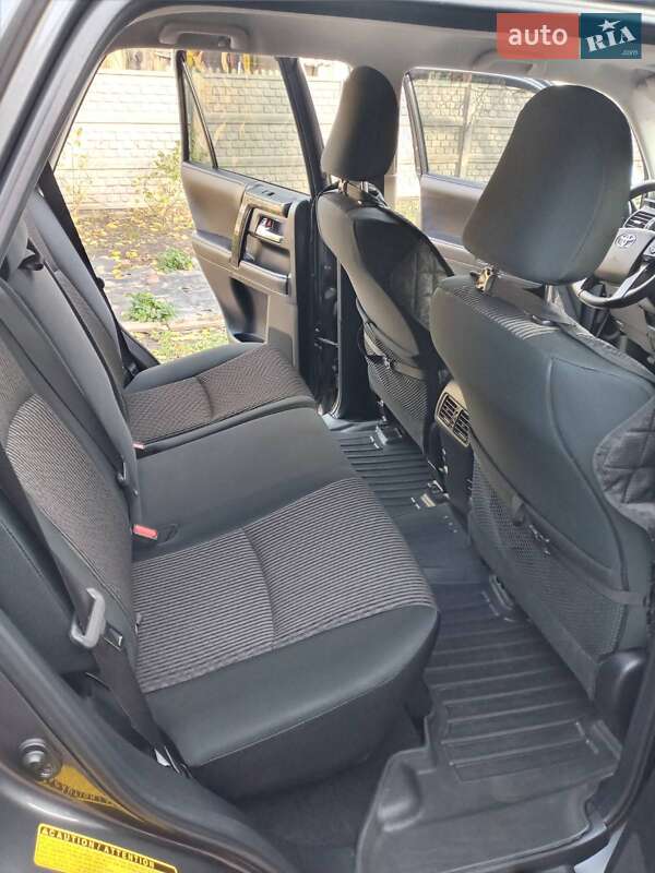 Внедорожник / Кроссовер Toyota 4Runner 2015 в Лубнах