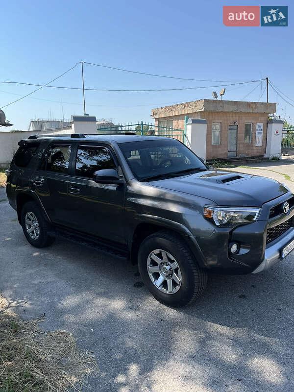 Внедорожник / Кроссовер Toyota 4Runner 2015 в Лубнах