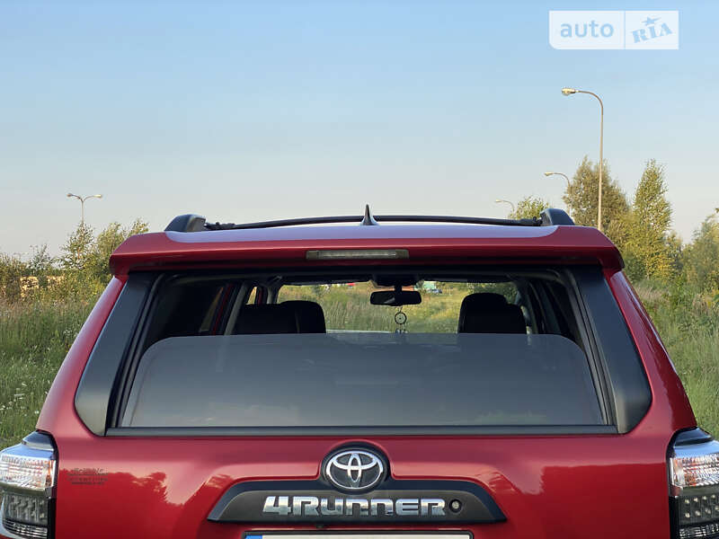 Позашляховик / Кросовер Toyota 4Runner 2017 в Тернополі