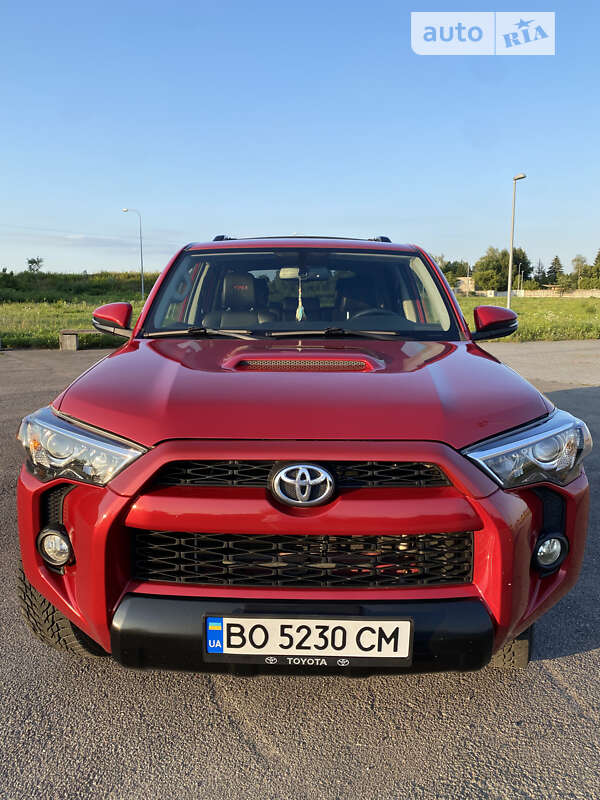 Позашляховик / Кросовер Toyota 4Runner 2017 в Тернополі