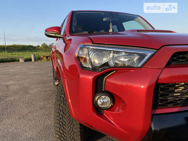 Позашляховик / Кросовер Toyota 4Runner 2017 в Тернополі
