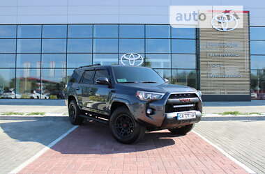 Позашляховик / Кросовер Toyota 4Runner 2016 в Черкасах