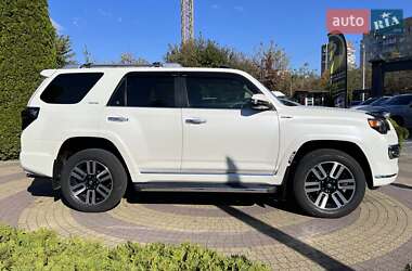 Внедорожник / Кроссовер Toyota 4Runner 2017 в Львове