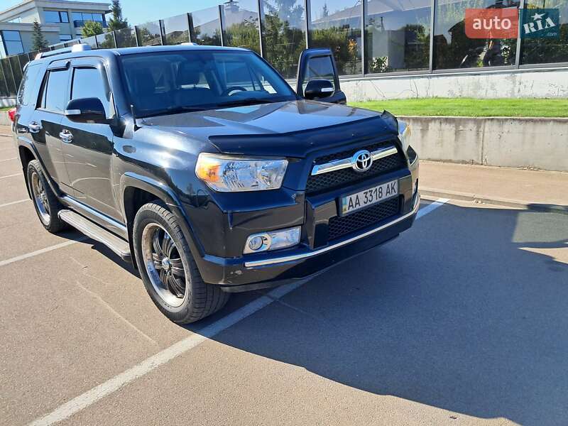 Позашляховик / Кросовер Toyota 4Runner 2011 в Києві