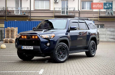 Позашляховик / Кросовер Toyota 4Runner 2017 в Ужгороді