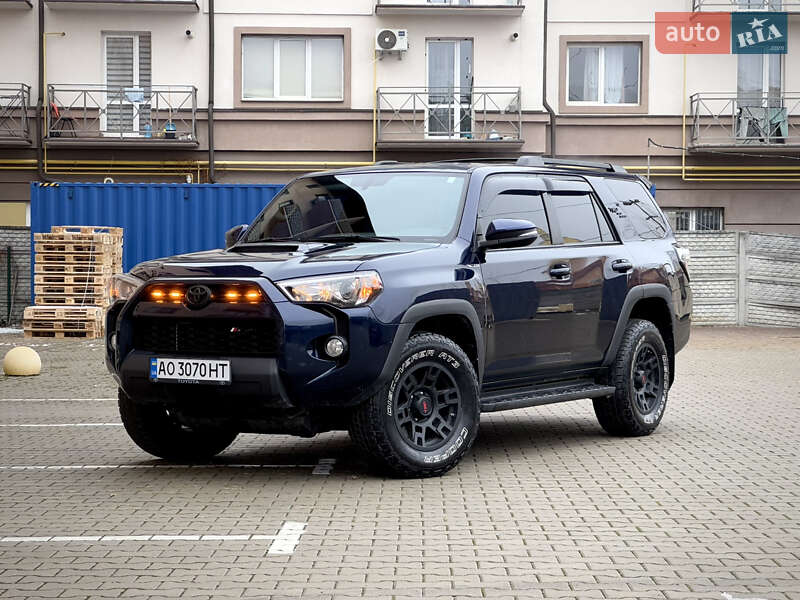 Внедорожник / Кроссовер Toyota 4Runner 2017 в Ужгороде