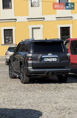 Позашляховик / Кросовер Toyota 4Runner 2014 в Луцьку