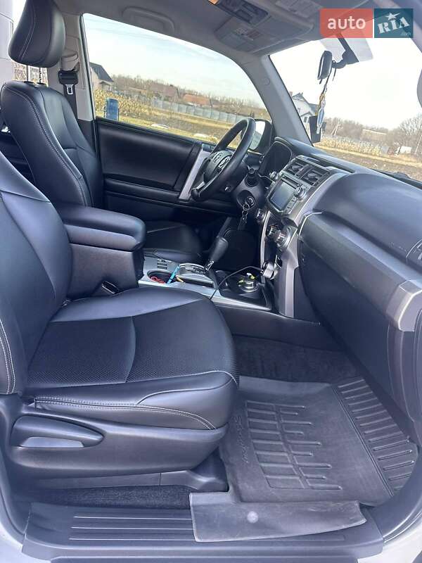 Позашляховик / Кросовер Toyota 4Runner 2014 в Прилуках