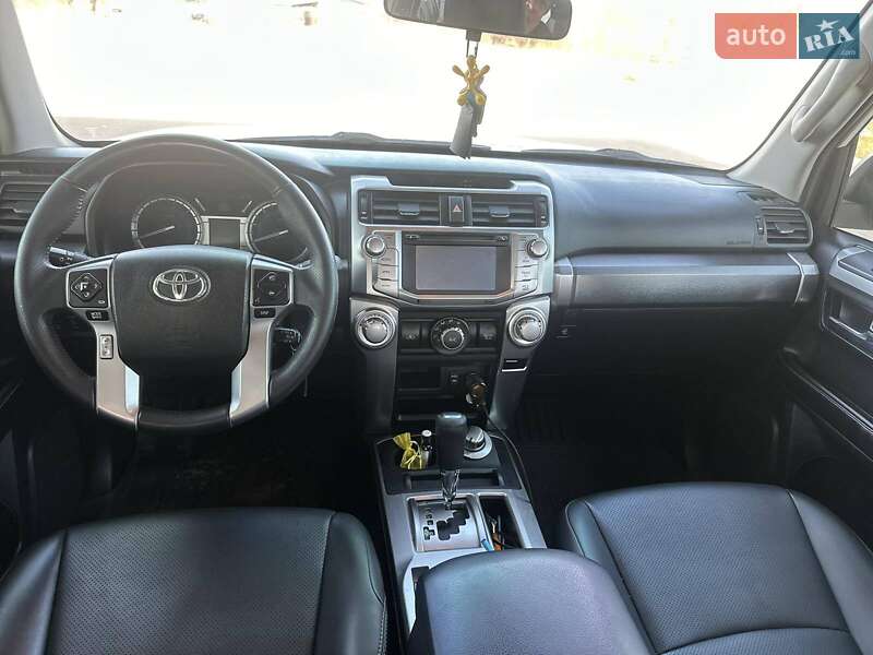 Позашляховик / Кросовер Toyota 4Runner 2014 в Прилуках