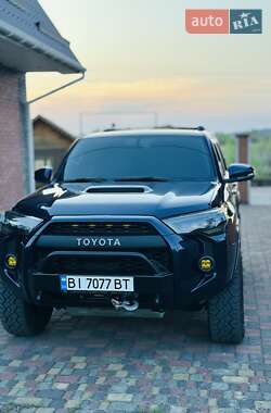 Позашляховик / Кросовер Toyota 4Runner 2017 в Лубнах