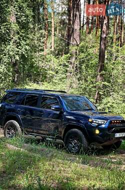 Внедорожник / Кроссовер Toyota 4Runner 2017 в 