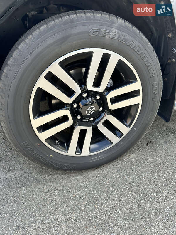 Внедорожник / Кроссовер Toyota 4Runner 2016 в Киеве