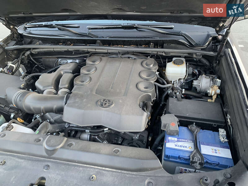 Внедорожник / Кроссовер Toyota 4Runner 2016 в Киеве