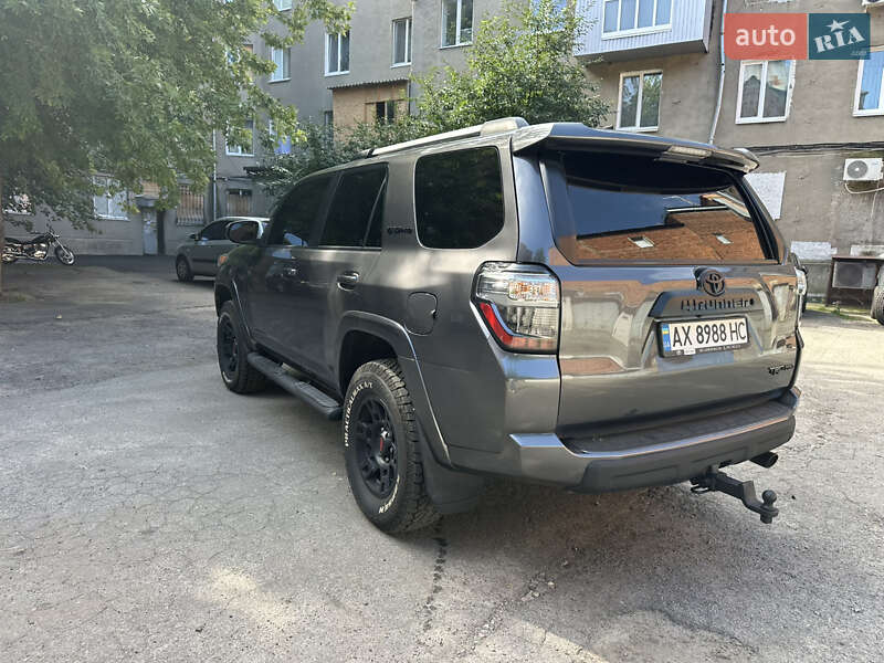 Позашляховик / Кросовер Toyota 4Runner 2016 в Харкові