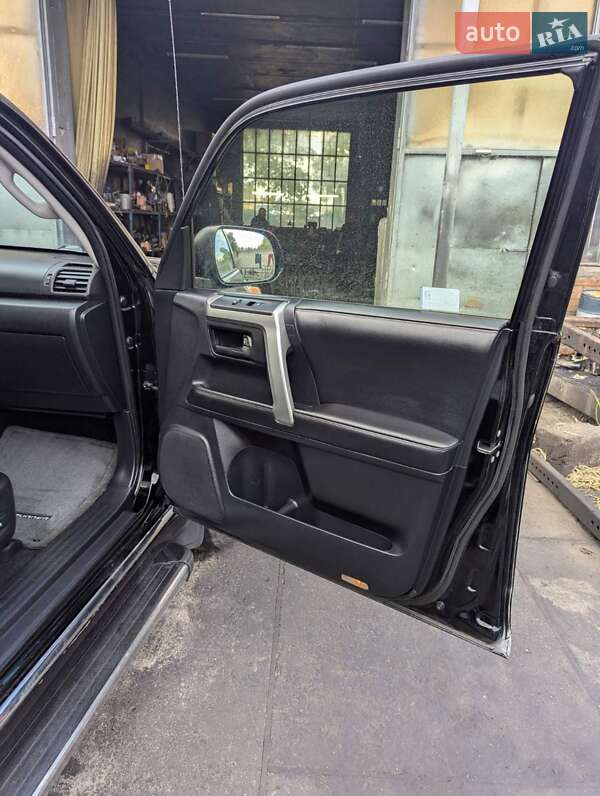 Внедорожник / Кроссовер Toyota 4Runner 2012 в Кропивницком