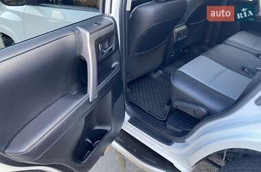 Внедорожник / Кроссовер Toyota 4Runner 2017 в 