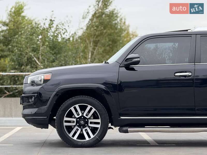 Позашляховик / Кросовер Toyota 4Runner 2016 в Києві