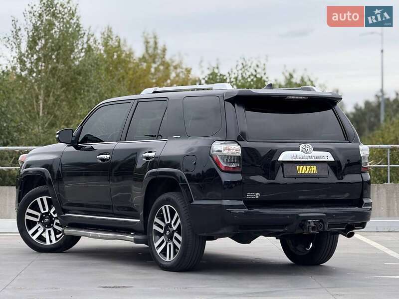 Позашляховик / Кросовер Toyota 4Runner 2016 в Києві