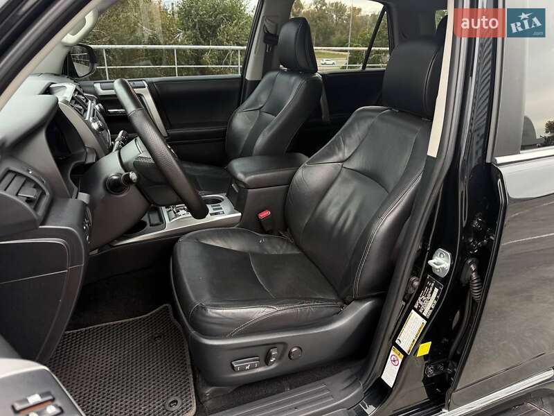 Позашляховик / Кросовер Toyota 4Runner 2016 в Києві