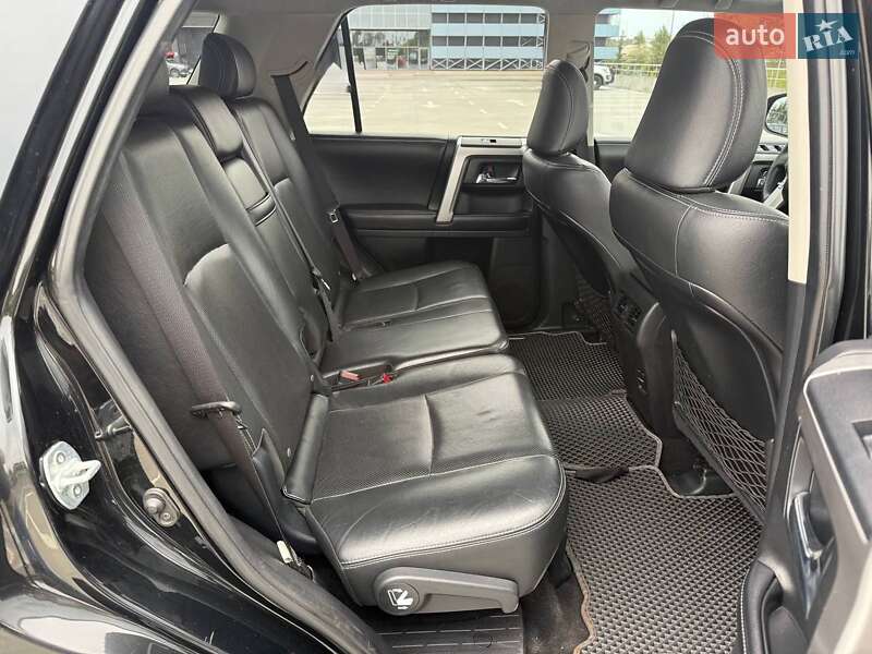 Позашляховик / Кросовер Toyota 4Runner 2016 в Києві