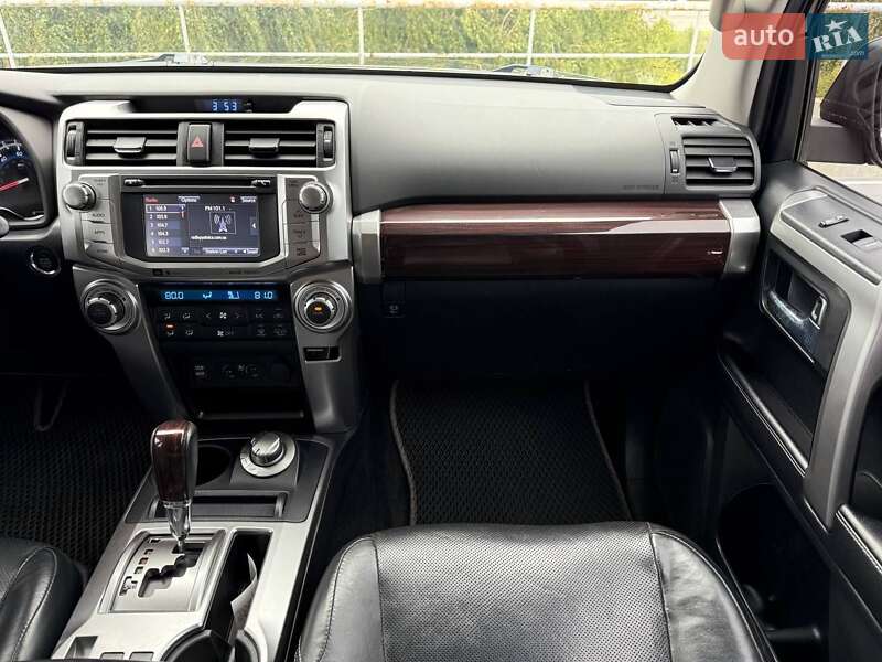 Позашляховик / Кросовер Toyota 4Runner 2016 в Києві