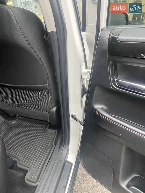 Внедорожник / Кроссовер Toyota 4Runner 2016 в Киеве фото 15 Внедорожник / Кроссовер Toyota 4Runner 2016 в Киеве