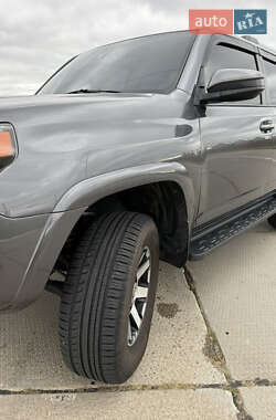 Внедорожник / Кроссовер Toyota 4Runner 2020 в 