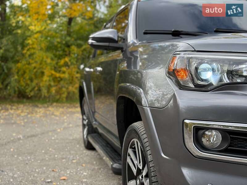 Позашляховик / Кросовер Toyota 4Runner 2014 в Кривому Розі