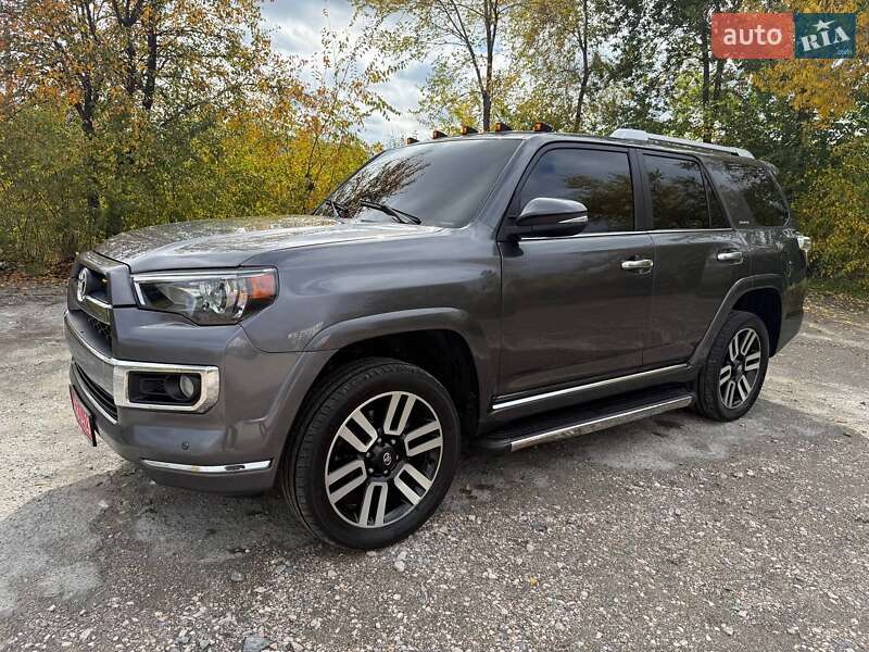 Позашляховик / Кросовер Toyota 4Runner 2014 в Кривому Розі