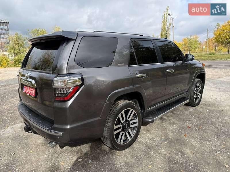 Позашляховик / Кросовер Toyota 4Runner 2014 в Кривому Розі