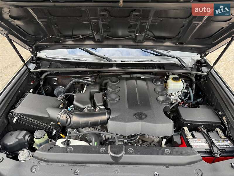 Позашляховик / Кросовер Toyota 4Runner 2014 в Кривому Розі